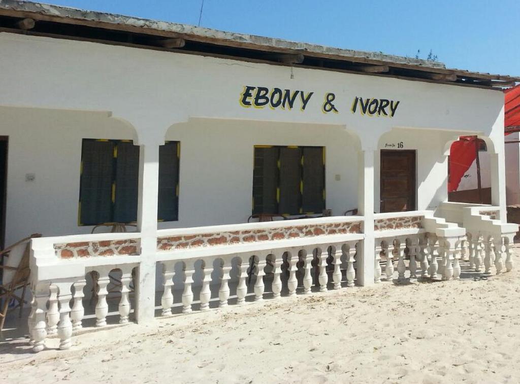 Ebony & Ivory Beach Bungalows Nungwi Exterior foto